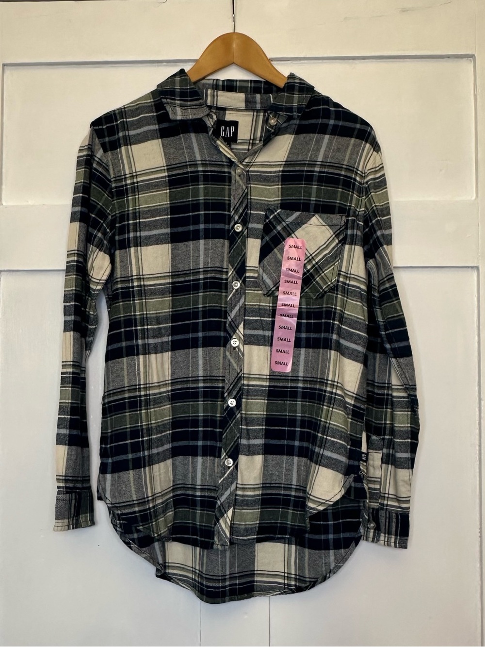 GAP Blue and White Plaid Flannel Button-Down Shirt Women’s Sz S NWT